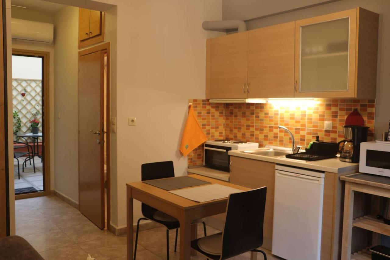Quiet Urban Studio With Private Backyard Thessaloniki Exterior foto